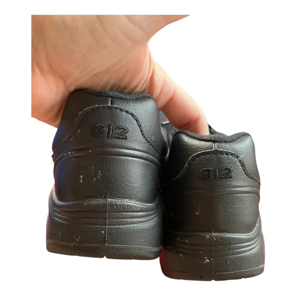 New Balance 812 sneakers in black